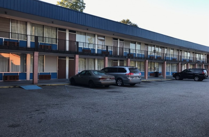 Family-Operated Unbranded Motel Property in Albany, GA! House Included!