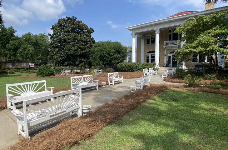Social Circle Georgia Historic Blue Willow Inn Restaurant for Lease – Fully Equipped – Keep or Convert to Office or Professional Use – No Key Money Required – Low Rent