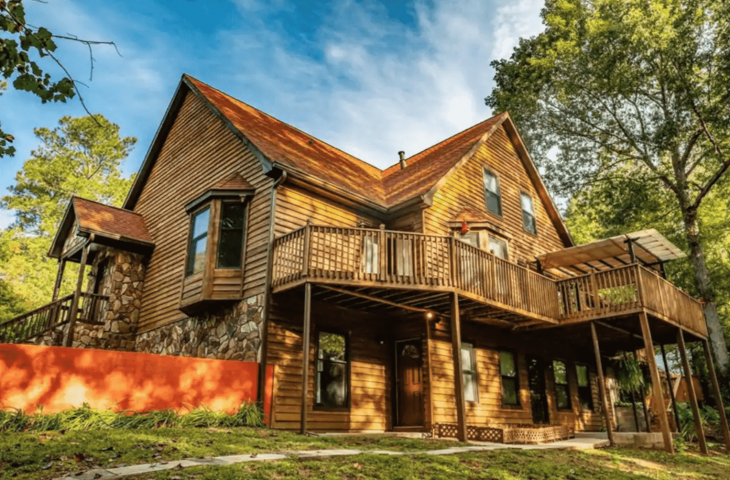 Atlanta GA Area Cabin Rental Investment Property for Sale w/Hot Tub, Outdoor Movie Screen & Riverfront Views – 6,000/SF on 4.09-Acres – Mint Condition – Profitable