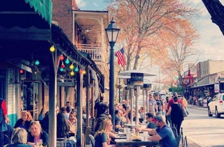 Historic Downtown Roswell GA Freestanding Restaurant & Bar for Sale w/Outdoor Seating – Great Lease – Mint Condition – Hot Location