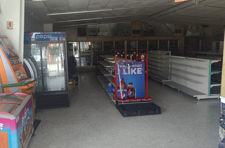 Shutdown Gas Station with Property near Claxton, GA!